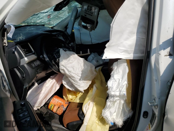 2018 Toyota Highlander Limited z VIN 5TDDZRFH1JS860268, wystawiony jako Copart lot #59696495 z przebiegiem Nie podano mil oraz Szkoda całkowita • Salvage title. Historia ofert i sprzedaży dostępna na DreamBid. Obrazek 7.