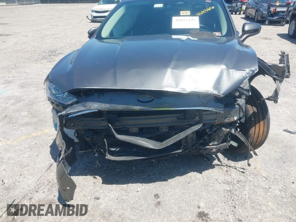 2018 Ford Fusion SE with VIN 3FA6P0HD6JR255644, listed as a IAAI auction lot 42021447 with 122,022 mi miles. Bid and sale history available at carsss.com. Image 6.