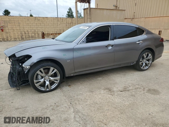 2015 Infiniti Q70 z VIN JN1BY1PR6FM831034, wystawiony jako Copart lot #51889835 z przebiegiem 128 220 mil mil oraz Szkoda całkowita • Salvage title. Historia ofert i sprzedaży dostępna na DreamBid. Obrazek 1.