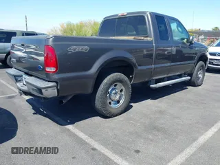 2006 Ford F-250 XL z VIN 1FTSX21516EC97026, wystawiony jako IAAI lot #41991940 z przebiegiem 169 841 mil mil oraz . Historia ofert i sprzedaży dostępna na DreamBid. Obrazek 4.