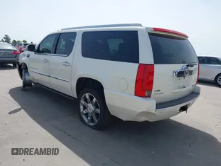 2011 Cadillac Escalade ESV Platinum z VIN 1GYS3KEF2BR134431, wystawiony jako IAAI lot #42238533 z przebiegiem 192 782 mil mil oraz . Historia ofert i sprzedaży dostępna na DreamBid. Obrazek 3.