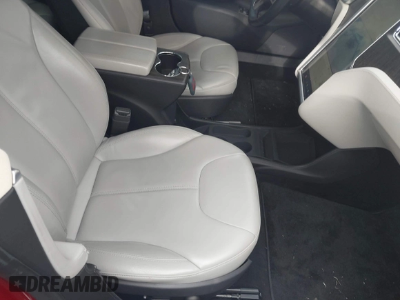 2013 Tesla Model S with VIN 5YJSA1CN1DFP09756, listed as a IAAI auction lot 41921720 with 94,770 mi miles. Bid and sale history available at carsss.com. Image 5.