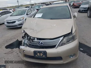 2010 Lexus HS 250h z VIN JTHBB1BA0A2025516, wystawiony jako IAAI lot #42019490 z przebiegiem Nie podano mil oraz . Historia ofert i sprzedaży dostępna na DreamBid. Obrazek 6.