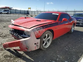 2010 Dodge Challenger R/T z VIN 2B3CJ5DT9AH113908, wystawiony jako Copart lot #47798975 z przebiegiem 137 153 mil mil oraz Szkody całkowita. Historia ofert i sprzedaży dostępna na DreamBid. Obrazek 1.