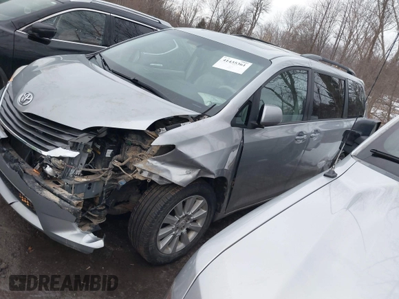 2012 Toyota Sienna XLE with VIN 5TDDK3DC9CS037616, listed as a IAAI auction lot 41435361 with 250,043 mi miles. Bid and sale history available at carsss.com. Image 2.