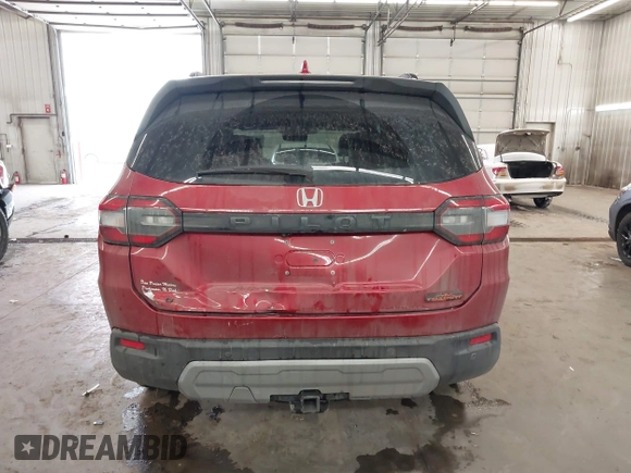 2024 Honda Pilot TrailSport with VIN 5FNYG1H62RB015787, listed as a IAAI auction lot 41261818 with 39,324 mi miles. Bid and sale history available at carsss.com. Image 17.