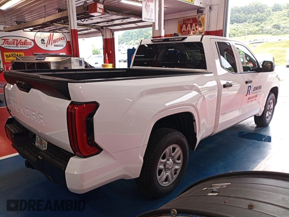 2022 Toyota Tundra SR with VIN 5TFKB5DAXNX006096, listed as a IAAI auction lot 42727998 with 44,389 mi miles and . Bid and sale history available at DreamBid. Image 18.