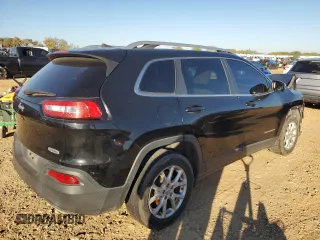 2017 Jeep Cherokee Latitude with VIN 1C4PJLCS3HW547640, listed as a Copart auction lot 83420164 with Not Provided miles and Clean Title. Bid and sale history available at carsss.com. Image 3.