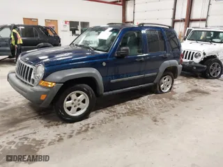 2005 Jeep Liberty Sport with VIN 1J4GL48K75W642538, listed as a IAAI auction lot 41716781 with 207,798 mi miles. Bid and sale history available at carsss.com. Image 2.