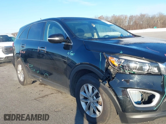 2018 Kia Sorento LX with VIN 5XYPG4A34JG431818, listed as a IAAI auction lot 40997995 with 141,886 mi miles. Bid and sale history available at carsss.com. Image 6.