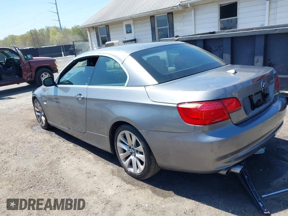 2012 BMW 3 Series 328i z VIN WBADW7C59CE728291, wystawiony jako IAAI lot #42033691 z przebiegiem 87 271 mil mil oraz . Historia ofert i sprzedaży dostępna na DreamBid. Obrazek 3.