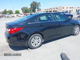 2013 Hyundai Sonata GLS z VIN 5NPEB4AC0DH532292, wystawiony jako IAAI lot #42465873 z przebiegiem Nie podano mil oraz . Historia ofert i sprzedaży dostępna na DreamBid. Obrazek 4.