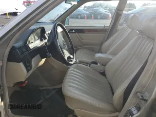 1992 Mercedes-Benz 300 z VIN WDBEB28E0NB554872, wystawiony jako Copart lot #82578764 z przebiegiem 382 968 mil mil oraz Nie do naprawy • Non repairable. Historia ofert i sprzedaży dostępna na DreamBid. Obrazek 7.