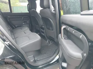 2023 Land Rover Defender X z VIN SALEX7EU2P2213481, wystawiony jako IAAI lot #42368968 z przebiegiem 12 903 mil mil oraz . Historia ofert i sprzedaży dostępna na DreamBid. Obrazek 8.