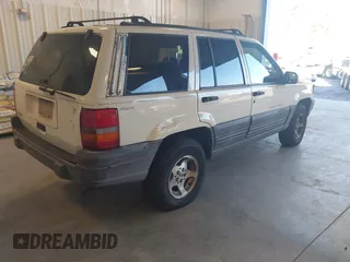 1997 Jeep Grand Cherokee Laredo with VIN 1J4GZ58SXVC552435, listed as a IAAI auction lot 41977888 with 143,832 mi miles. Bid and sale history available at carsss.com. Image 4.