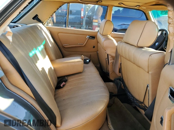 1981 Mercedes-Benz 300 D z VIN WDBAB30A6BB226915, wystawiony jako Copart lot #87743925 z przebiegiem 241 960 mil mil oraz Szkoda całkowita • Salvage title. Historia ofert i sprzedaży dostępna na DreamBid. Obrazek 10.