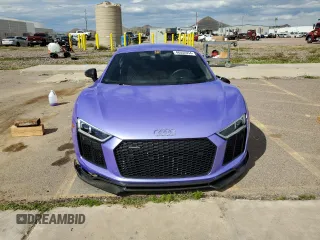 2017 Audi R8 z VIN WUAKBAFX2H7903141, wystawiony jako Copart lot #46552054 z przebiegiem 20 096 mil mil oraz . Historia ofert i sprzedaży dostępna na DreamBid. Obrazek 5.