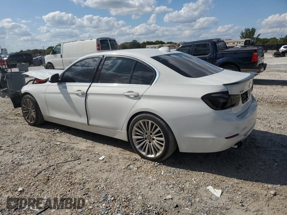 2013 BMW 3 Series 328i xDrive z VIN WBA3B5C57DF597059, wystawiony jako Copart lot #52441895 z przebiegiem 154 003 mil mil oraz Szkoda całkowita • Salvage title. Historia ofert i sprzedaży dostępna na DreamBid. Obrazek 2.