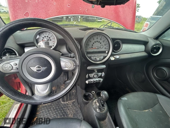 2010 MINI Hardtop with VIN WMWMF3C55ATZ24438, listed as a Copart auction lot 56395435 with Not Provided miles and Clean Title. Bid and sale history available at DreamBid. Image 9.