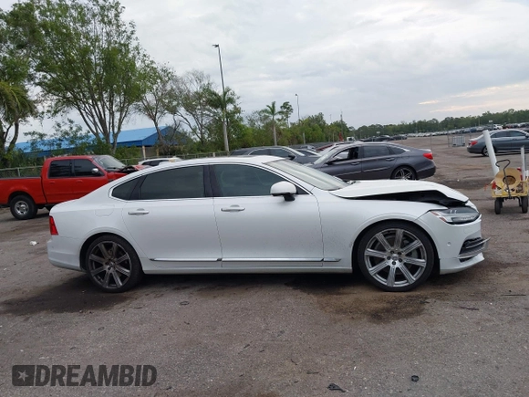 2018 Volvo S90 Inscription with VIN LVY992ML3JP005482, listed as a IAAI auction lot 41966556 with 136,908 mi miles. Bid and sale history available at carsss.com. Image 13.