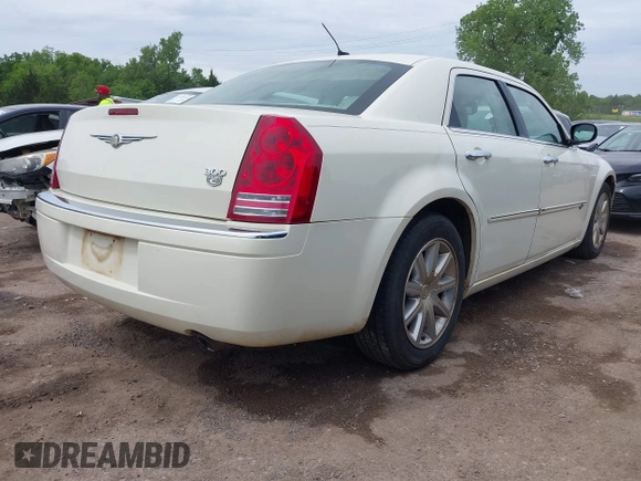 2008 Chrysler 300 C Hemi z VIN 2C3KA63H78H253810, wystawiony jako IAAI lot #42184500 z przebiegiem 112 271 mil mil oraz . Historia ofert i sprzedaży dostępna na DreamBid. Obrazek 4.