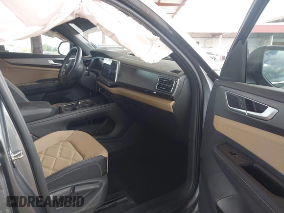 2024 Volkswagen Atlas SE with VIN 1V2DE2CA0RC250660, listed as a IAAI auction lot 42085431 with 14,268 mi miles and . Bid and sale history available at DreamBid. Image 5.
