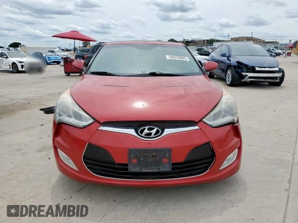 2013 Hyundai Veloster w/Gray Int z VIN KMHTC6AD7DU142655, wystawiony jako Copart lot #56233005 z przebiegiem 181 297 mil mil oraz Czysty tytuł • Clean title. Historia ofert i sprzedaży dostępna na DreamBid. Obrazek 5.
