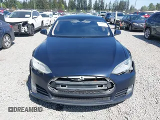 2013 Tesla Model S Performance z VIN 5YJSA1DP2DFP06669, wystawiony jako IAAI lot #42161357 z przebiegiem 177 710 mil mil oraz . Historia ofert i sprzedaży dostępna na DreamBid. Obrazek 13.