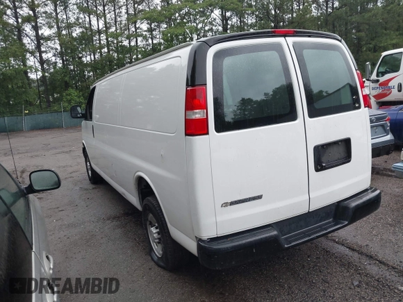 2019 Chevrolet Express Cargo z VIN 1GCZGHFG5K1361937, wystawiony jako IAAI lot #42298599 z przebiegiem 243 145 mil mil oraz . Historia ofert i sprzedaży dostępna na DreamBid. Obrazek 3.
