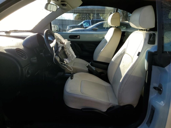 2010 Volkswagen New Beetle Convertible with VIN 3VWRW3AL8AM010691, listed as a Copart auction lot 88872555 with NaN miles and Salvage Title. Bid and sale history available at carsss.com. Image 7.
