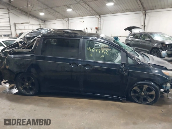 2011 Toyota Sienna SE with VIN 5TDXK3DC1BS172813, listed as a IAAI auction lot 41643352 with 172,385 mi miles. Bid and sale history available at carsss.com. Image 14.
