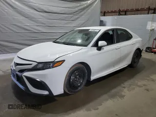 2023 Toyota Camry SE z VIN 4T1G11BK3PU089299, wystawiony jako Copart lot #53021655 z przebiegiem 29 330 mil mil oraz Czysty tytuł • Clean title. Historia ofert i sprzedaży dostępna na DreamBid. Obrazek 1.