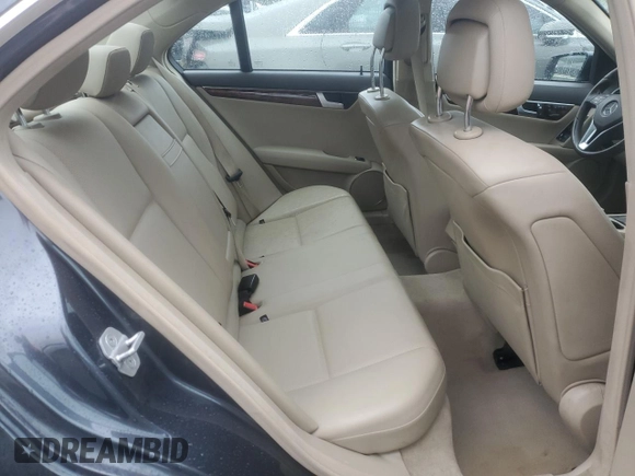 2013 Mercedes-Benz C 300 Sport z VIN WDDGF8AB9DR272176, wystawiony jako Copart lot #57334095 z przebiegiem 125 027 mil mil oraz Szkoda całkowita • Salvage title. Historia ofert i sprzedaży dostępna na DreamBid. Obrazek 10.
