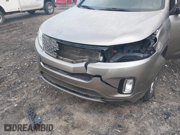 2014 Kia Sorento SX with VIN 5XYKW4A75EG440789, listed as a IAAI auction lot 41937425 with 103,104 mi miles. Bid and sale history available at carsss.com. Image 6.