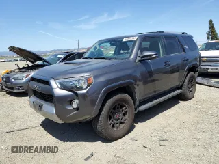 2018 Toyota 4Runner SR5 z VIN JTEBU5JR6J5564680, wystawiony jako Copart lot #58847355 z przebiegiem 96 632 mil mil oraz Szkoda całkowita • Salvage title. Historia ofert i sprzedaży dostępna na DreamBid. Obrazek 1.