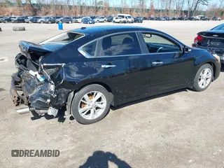 2015 Nissan Altima SV z VIN 1N4AL3AP8FC256750, wystawiony jako IAAI lot #41715571 z przebiegiem 166 280 mil mil oraz . Historia ofert i sprzedaży dostępna na DreamBid. Obrazek 4.