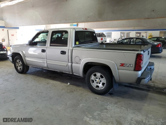 2004 Chevrolet Silverado 1500 Crew Cab LS with VIN 2GCEK13T941302313, listed as a Copart auction lot 43165525 with 185,885 mi miles and Salvage Title. Bid and sale history available at carsss.com. Image 2.