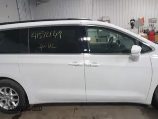 2022 Chrysler Pacifica Touring L z VIN 2C4RC1BG3NR178111, wystawiony jako IAAI lot #41572149 z przebiegiem 54 919 mil mil oraz . Historia ofert i sprzedaży dostępna na DreamBid. Obrazek 13.