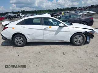 2024 Hyundai Elantra SE z VIN KMHLL4DG1RU798092, wystawiony jako IAAI lot #41985256 z przebiegiem 24 940 mil mil oraz . Historia ofert i sprzedaży dostępna na DreamBid. Obrazek 14.