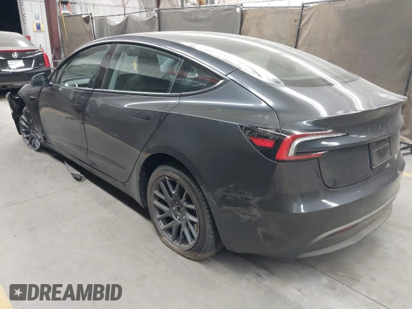 2025 Tesla Model 3 Long Range with VIN 5YJ3E1EA4SF952168, listed as a IAAI auction lot 42281783 with 3,926 mi miles and . Bid and sale history available at DreamBid. Image 3.
