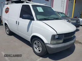 2004 Chevrolet Astro Cargo with VIN 1GCDM19X84B110316, listed as a IAAI auction lot 42068424 with 238,005 mi miles. Bid and sale history available at carsss.com. Image 1.
