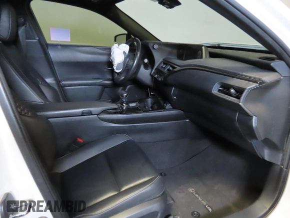2019 Lexus UX 200 z VIN JTHY3JBH4K2014363, wystawiony jako Copart lot #58555715 z przebiegiem 92 751 mil mil oraz Szkoda całkowita • Salvage title. Historia ofert i sprzedaży dostępna na DreamBid. Obrazek 5.