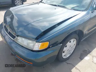 1996 Honda Accord LX with VIN 1HGCD5636TA182464, listed as a IAAI auction lot 41867521 with 191,832 mi miles and . Bid and sale history available at carsss.com. Image 19.