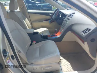 2012 Lexus ES 330 z VIN JTHBK1EG0C2490879, wystawiony jako IAAI lot #42296690 z przebiegiem 104 658 mil mil oraz . Historia ofert i sprzedaży dostępna na DreamBid. Obrazek 5.