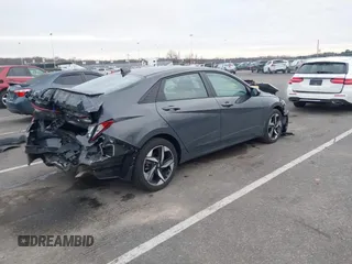 2023 Hyundai Elantra SEL z VIN KMHLS4AG7PU574863, wystawiony jako IAAI lot #41015045 z przebiegiem 18 714 mil mil oraz . Historia ofert i sprzedaży dostępna na DreamBid. Obrazek 4.