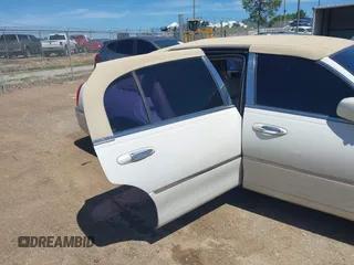 2006 Lincoln Town Car Ultimate L z VIN 1LNHM85W06Y606567, wystawiony jako IAAI lot #42085471 z przebiegiem 262 737 mil mil oraz . Historia ofert i sprzedaży dostępna na DreamBid. Obrazek 12.