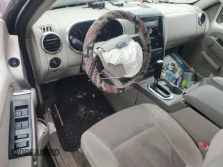 2006 Ford Explorer XLT z VIN 1FMEU73E56UB09853, wystawiony jako Copart lot #48942585 z przebiegiem 154 653 mil mil oraz Szkoda całkowita • Salvage title. Historia ofert i sprzedaży dostępna na DreamBid. Obrazek 8.