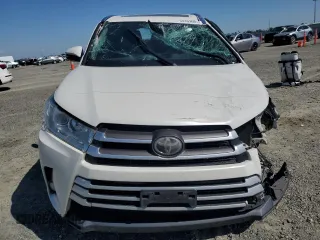 2018 Toyota Highlander SE with VIN 5TDKZRFH9JS528795, listed as a Copart auction lot 54453665 with 114,004 mi miles and Salvage title. Bid and sale history available at DreamBid. Image 5.