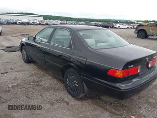 2001 Toyota Camry CE z VIN 4T1BG22K81U054795, wystawiony jako IAAI lot #42359932 z przebiegiem 167 341 mil mil oraz . Historia ofert i sprzedaży dostępna na DreamBid. Obrazek 6.