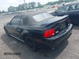 2003 Ford Mustang GT Deluxe z VIN 1FAFP45XX3F417295, wystawiony jako IAAI lot #42229765 z przebiegiem 161 488 mil mil oraz . Historia ofert i sprzedaży dostępna na DreamBid. Obrazek 3.